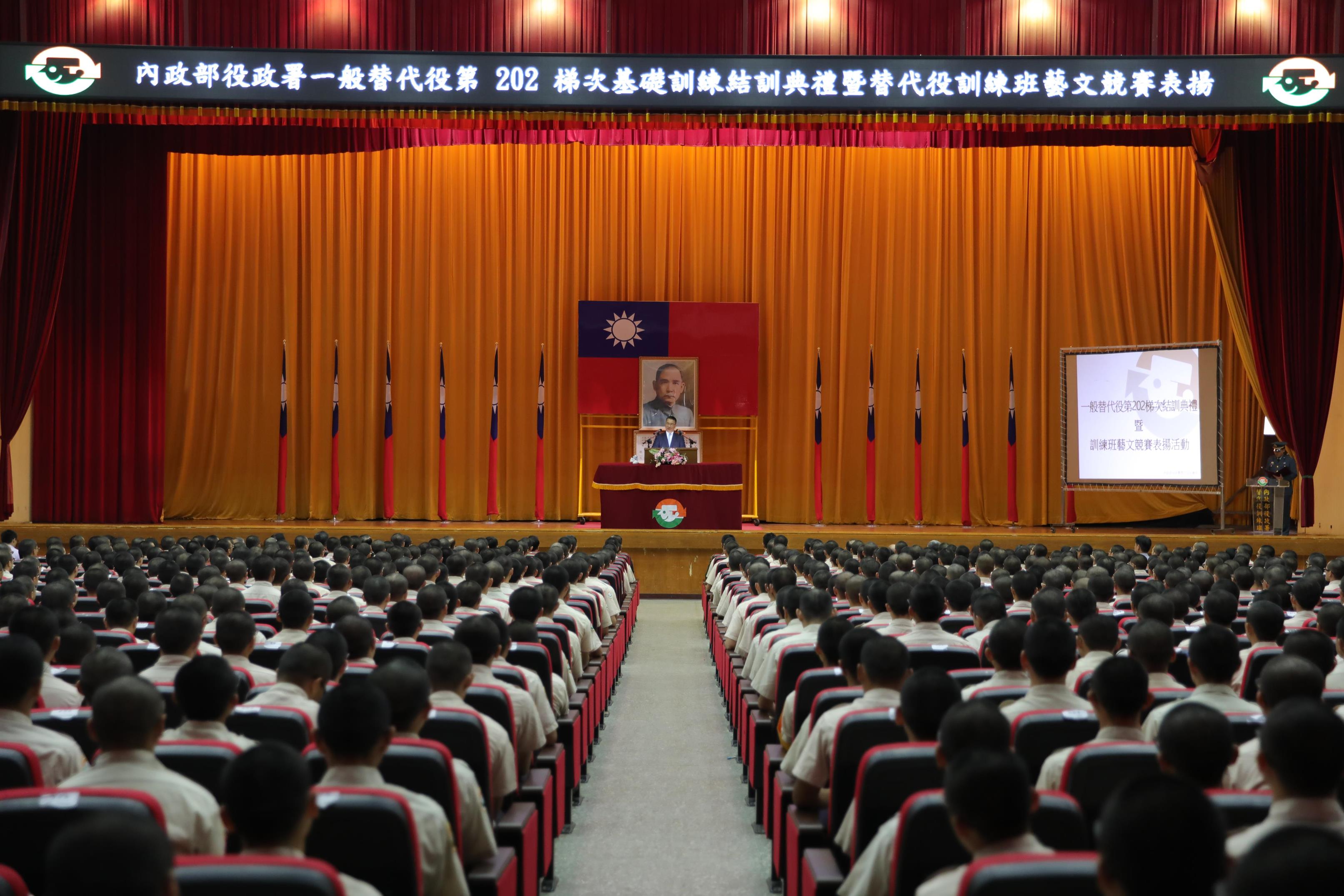 內政部長徐國勇主持替代役第202梯次基礎訓練結訓典禮