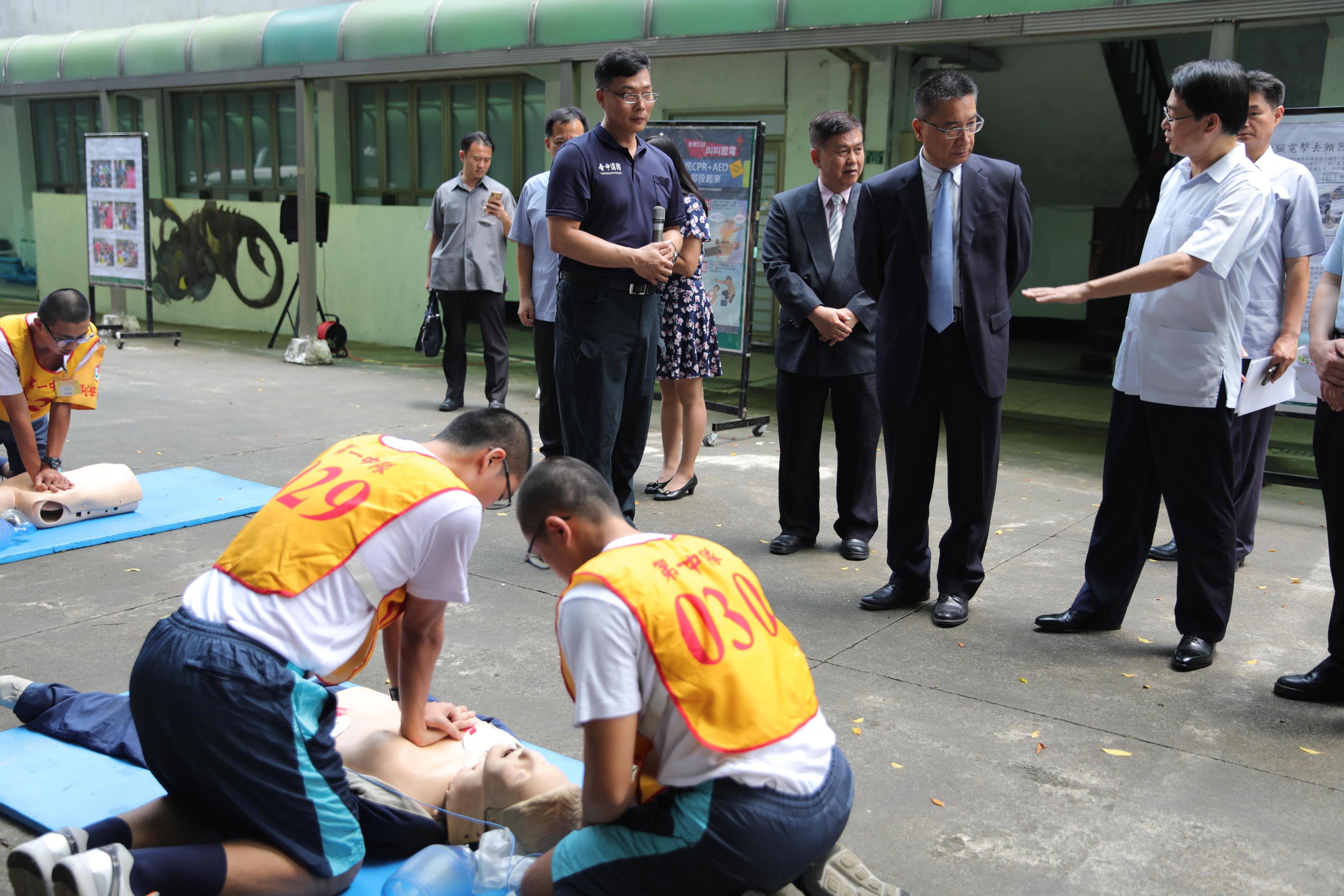 內政部長徐國勇視導役男受訓學習初級救護技術員(EMT1)訓練課程1